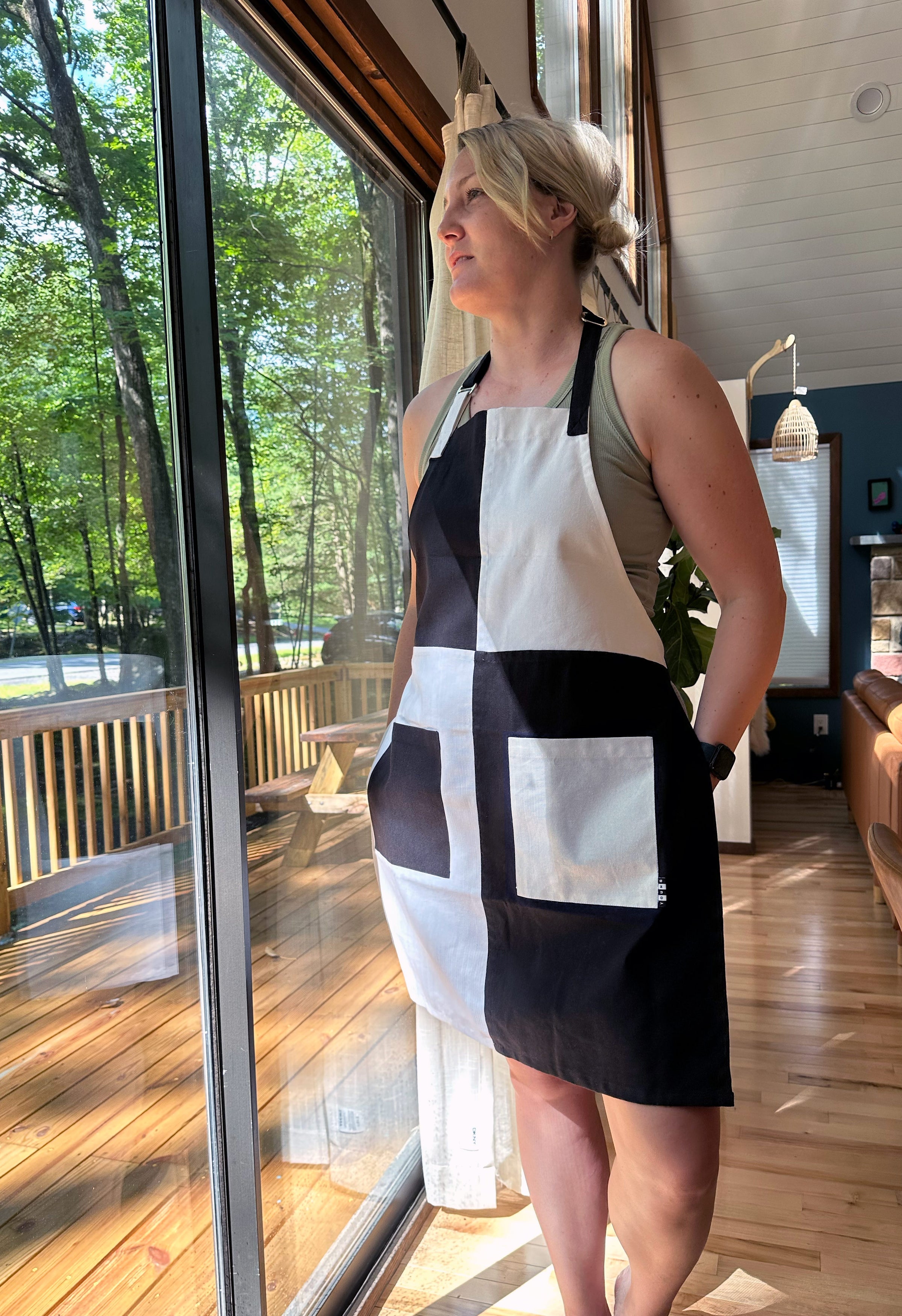 B&W Apron