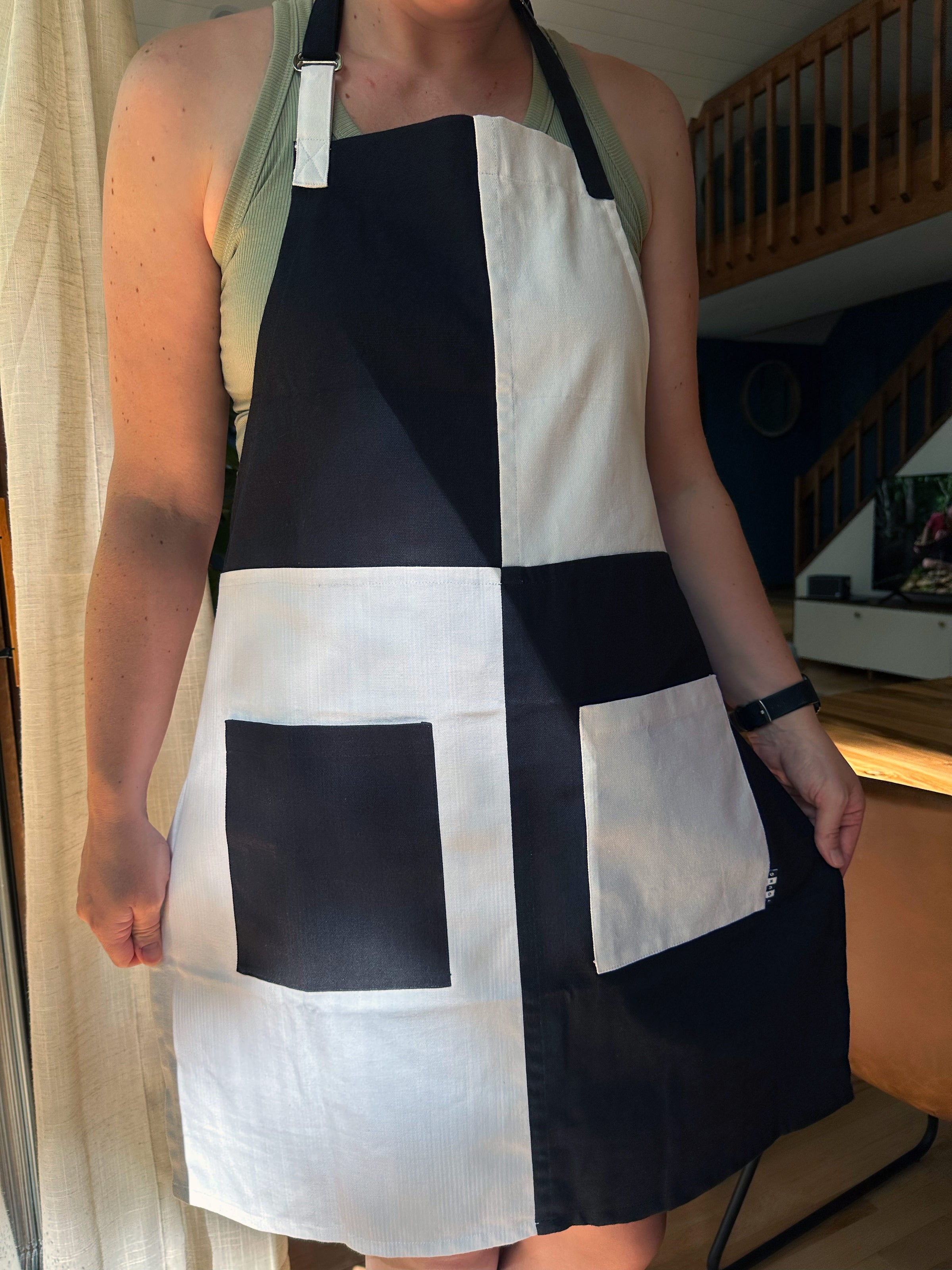B&W Apron