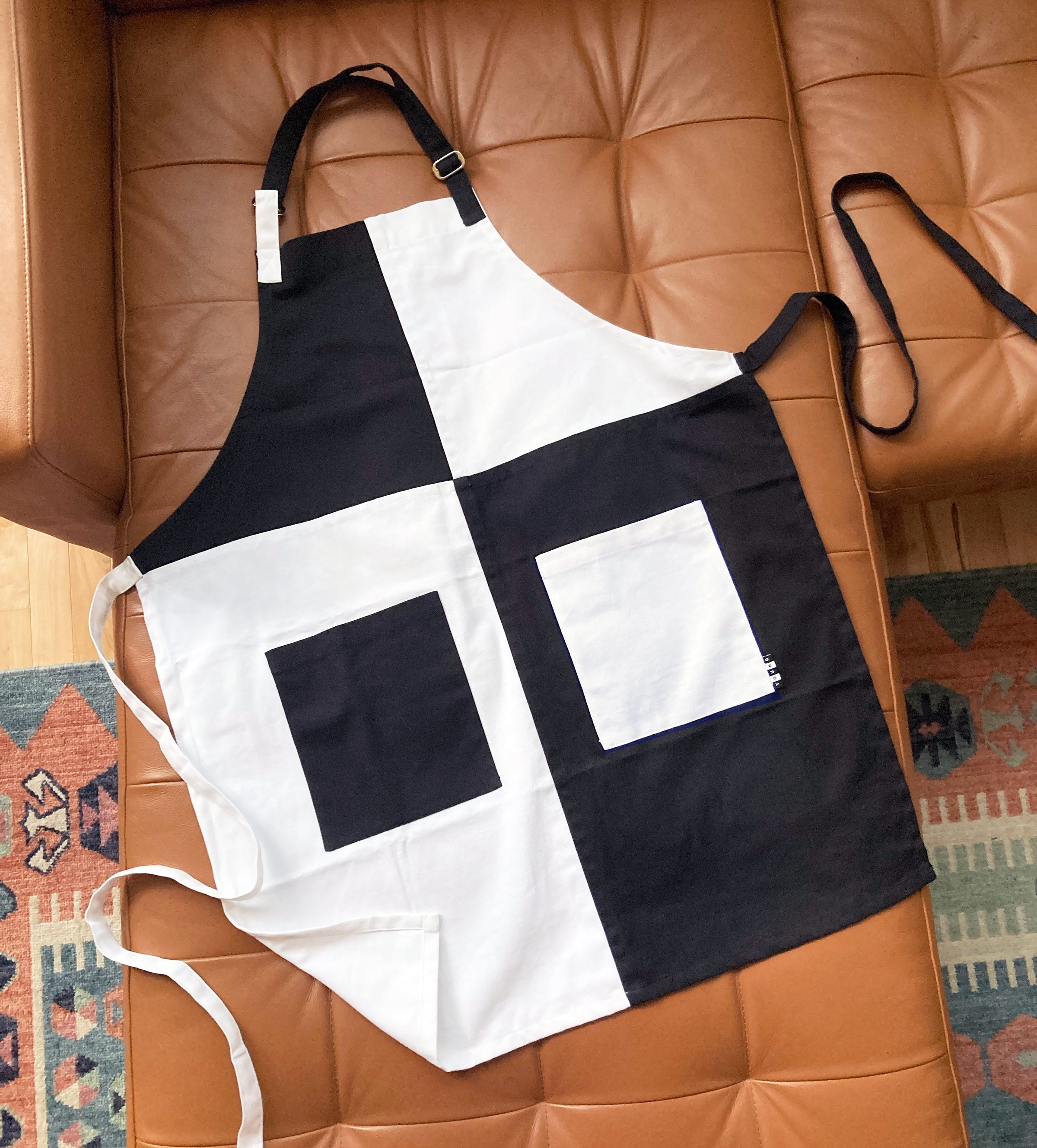 B&W Apron