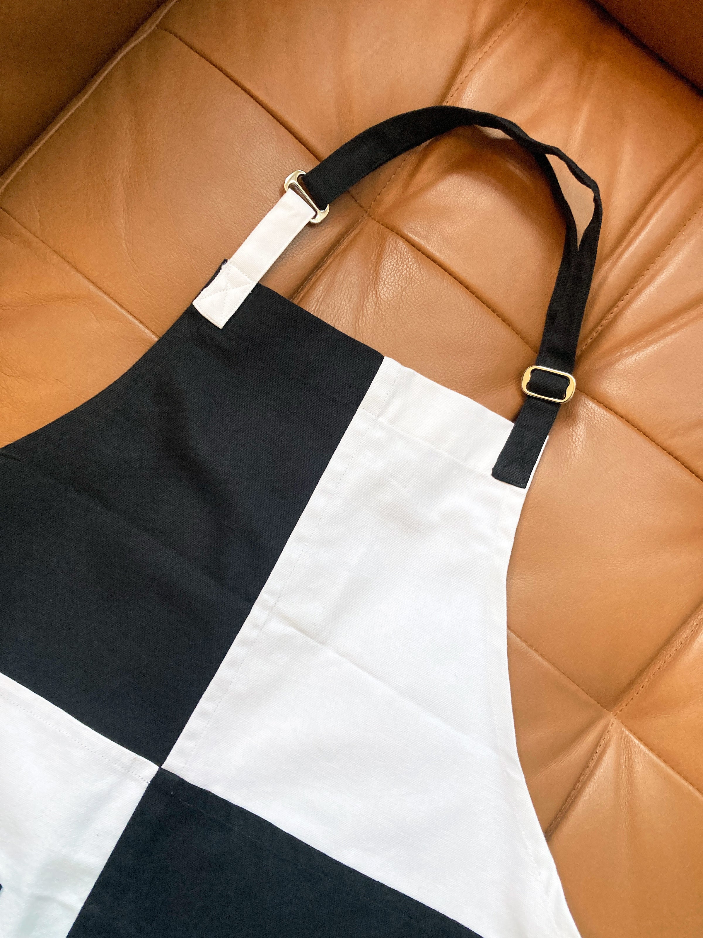 B&W Apron